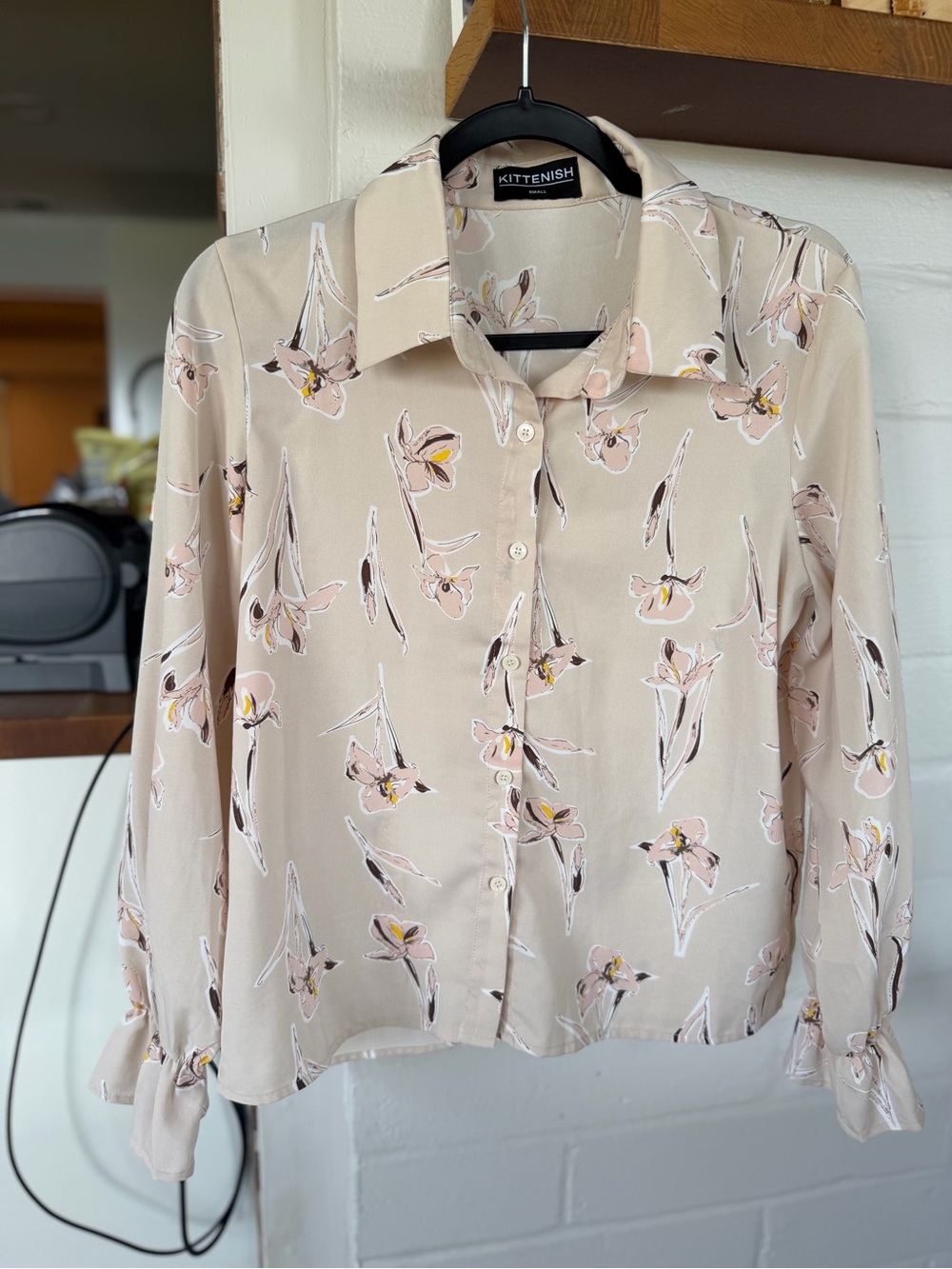 Kittenish Beige Floral Button-Front Blouse with Light Pink and Yellow Accents
